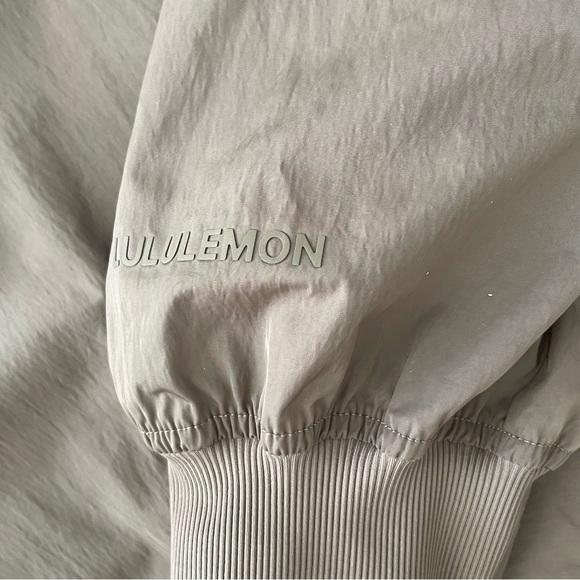 SOLD.  Lululemon Lightweight Hem-Cinch Bomber Jacket Nomad Size M - Picture 9 of 13